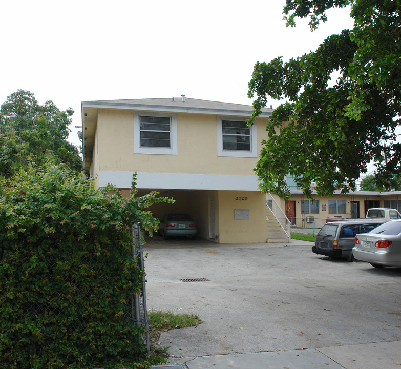 2120 SW 4th St in Miami, FL - Building Photo