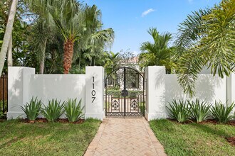 1107 Periwinkle Ln in Delray Beach, FL - Building Photo - Building Photo