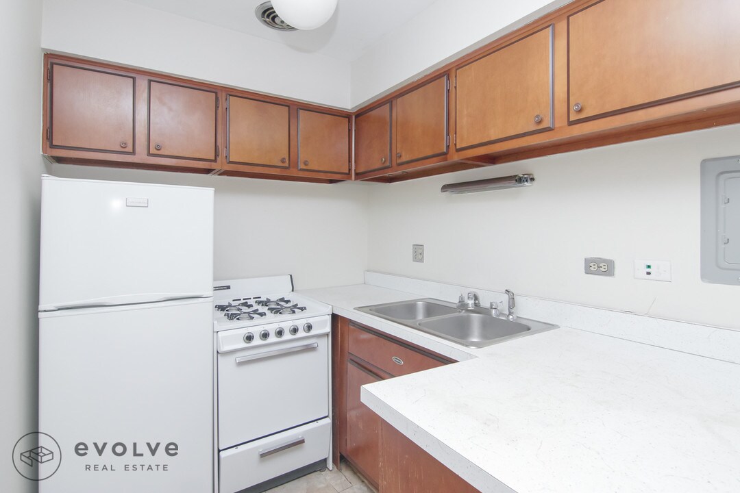 661 W Wrightwood Ave in Chicago, IL - Building Photo