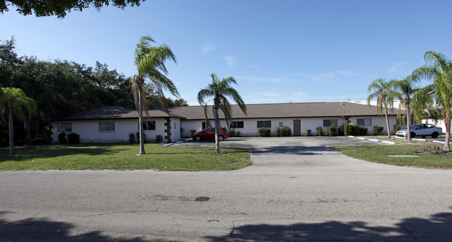 1418 SE 8th Ter in Cape Coral, FL - Building Photo - Building Photo