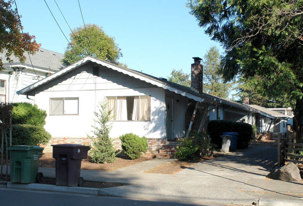 736 Beaver St in Santa Rosa, CA - Foto de edificio