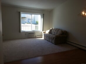 461 E Mitchell Ave in Cheshire, CT - Building Photo - Building Photo