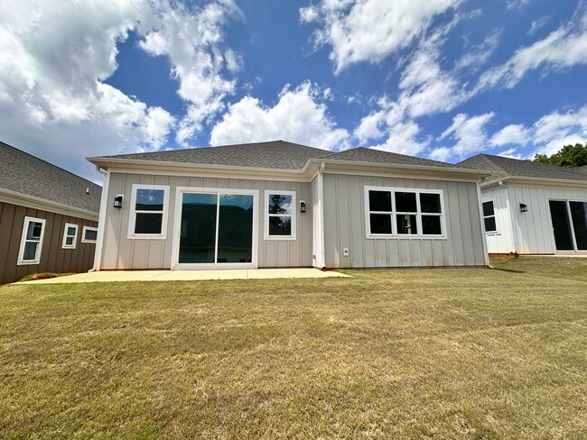 6697 Star Dr in Sherrills Ford, NC - Building Photo - Building Photo
