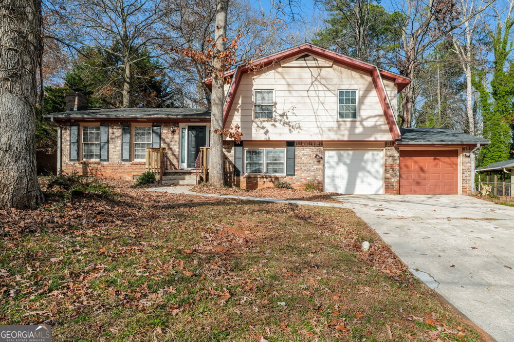 1423 Cedar Heights Dr in Stone Mountain, GA - Building Photo