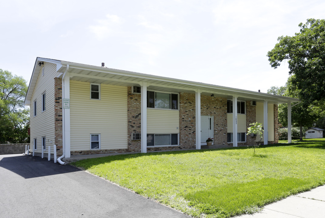1802 6th Ave in Anoka, MN - Foto de edificio