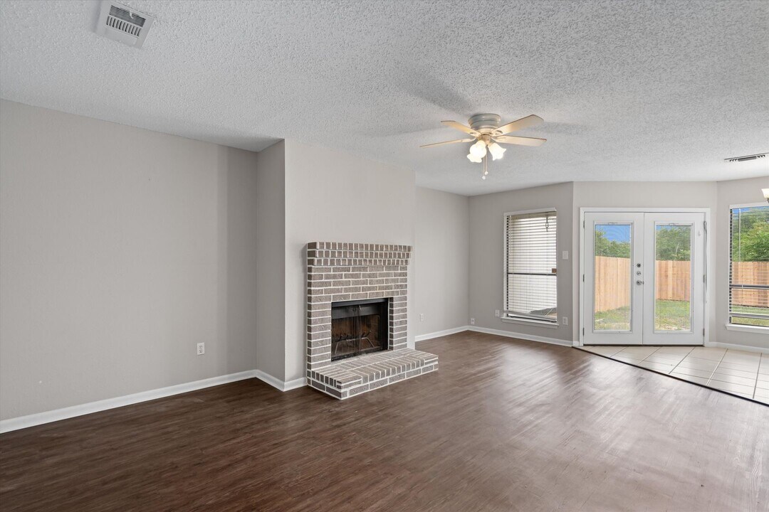 13357 Water Oak Ln-Unit -13357 Water Oak Ln #A- ARGLO in Austin, TX - Foto de edificio