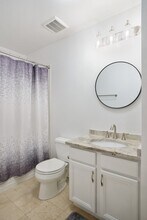 400 W Ontario St, Unit 608 in Chicago, IL - Foto de edificio - Building Photo