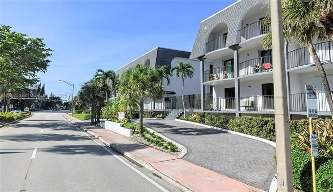 4013 N Ocean Dr in Lauderdale-by-the-Sea, FL - Foto de edificio - Building Photo