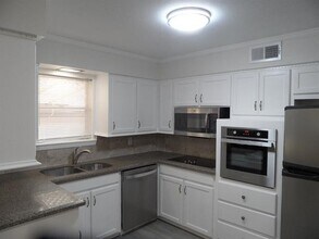 7009 Kingsbury Dr in Dallas, TX - Building Photo - Building Photo