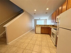 1973 Hawks View Dr in Ruskin, FL - Building Photo - Building Photo