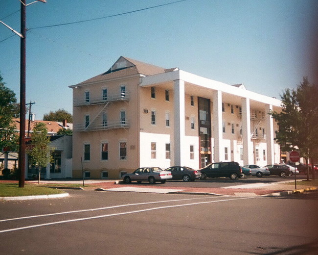 Mansion House Apartments in Roebling, NJ - Building Photo - Building Photo