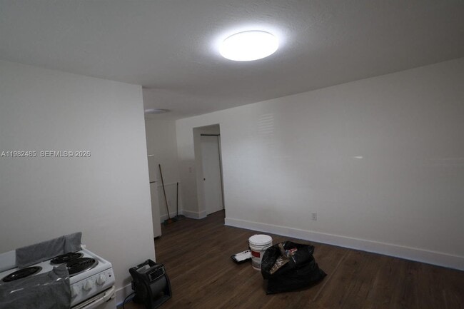 7130 W 11th Ct in Hialeah, FL - Building Photo - Building Photo