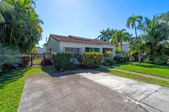 1024 Tyler St in Hollywood, FL - Building Photo - Building Photo