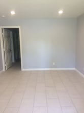 300 W Via Escuela Apartments in Palm Springs, CA - Foto de edificio - Building Photo