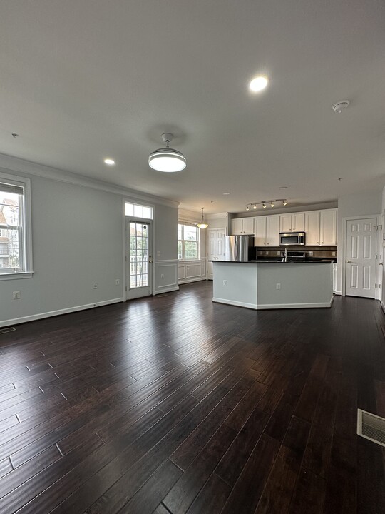 13653 Venturi Ln in Herndon, VA - Foto de edificio