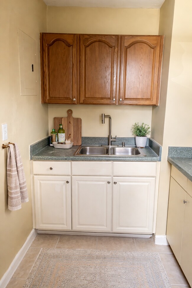 518 N Tamarind Ave, Unit Lower level unit, Unit Lower level unit