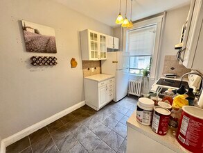 6 Sutherland Rd, Unit 3 in Boston, MA - Building Photo - Building Photo