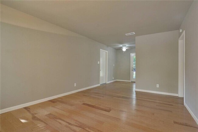 1408 Broadmoor Dr in Austin, TX - Building Photo - Building Photo