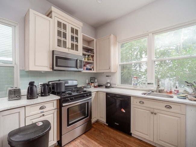 44 Mozart St, Unit 1