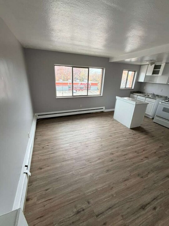 15112 Euclid Ave, Unit 106 in East Cleveland, OH - Building Photo