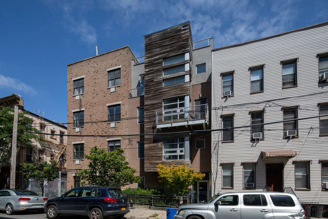 The Conselyea in Brooklyn, NY - Foto de edificio