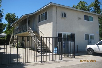 Cottage Manor in Sacramento, CA - Building Photo - Building Photo