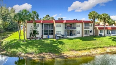 235 Lake Dora Dr in West Palm Beach, FL - Building Photo - Building Photo