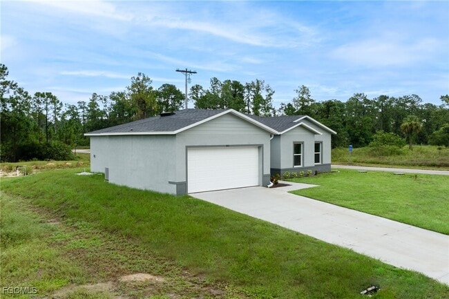 945 Butler St E in Lehigh Acres, FL - Building Photo - Building Photo