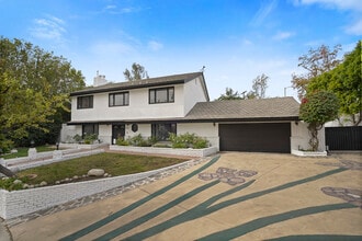 9853 Wish Ave in Northridge, CA - Foto de edificio - Building Photo
