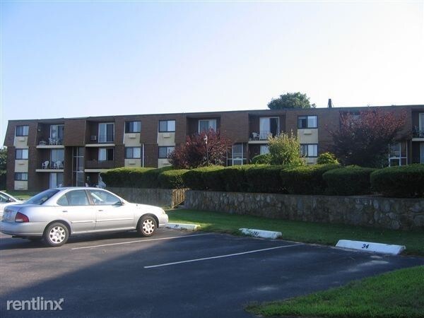 151 Ocean Rd in Narragansett, RI - Building Photo