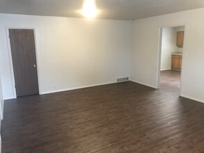 294 N 300 W in Kaysville, UT - Foto de edificio - Building Photo