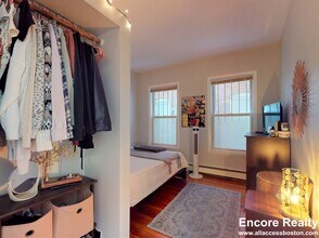 32 S Huntington Ave in Boston, MA - Building Photo - Building Photo