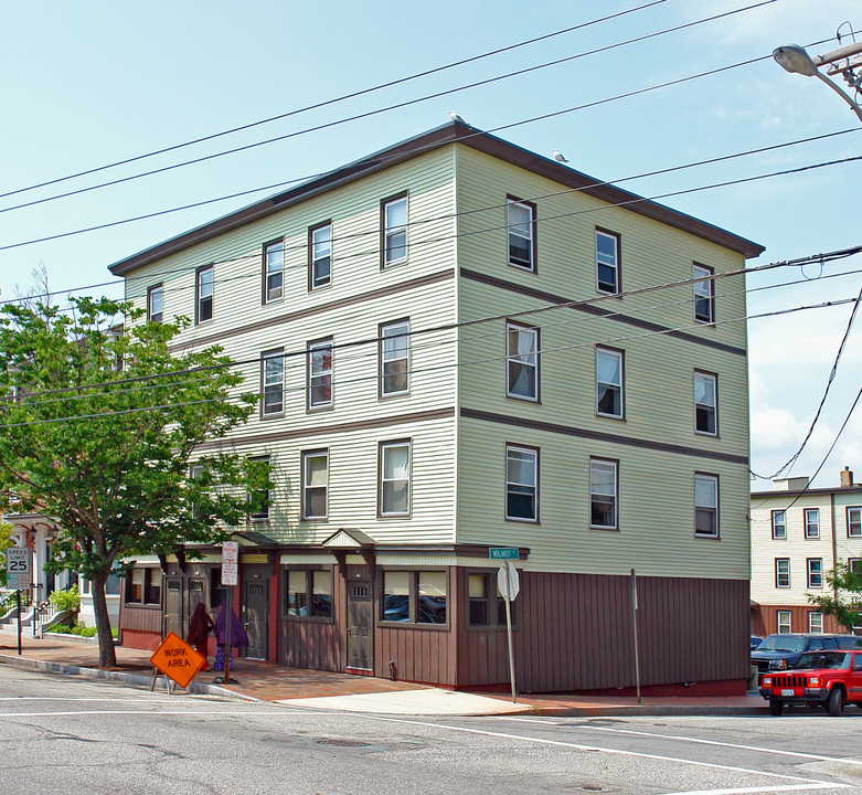 223-225 Cumberland Ave in Portland, ME - Building Photo