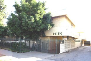 14150 Sherman Way in Van Nuys, CA - Building Photo