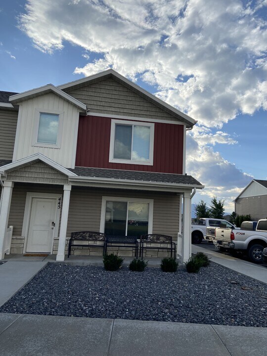 445 S 1540 E in Hyrum, UT - Building Photo