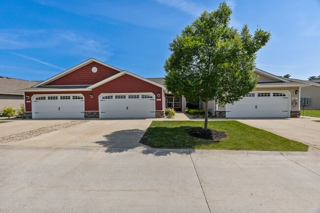 Redwood Pataskala in Pataskala, OH - Building Photo - Building Photo