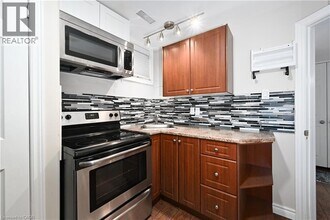 78 Pantano Dr in Hamilton, ON - Building Photo - Building Photo