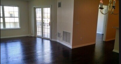 37 Parkside Ct in Wayne, NJ - Foto de edificio - Building Photo
