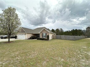 2240 Sir Michael Dr in Hope Mills, NC - Building Photo - Building Photo