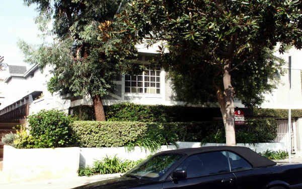 945 N Alfred St in Los Angeles, CA - Building Photo - Building Photo