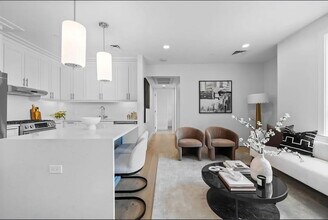 301 Border St, Unit PH09 in Boston, MA - Foto de edificio - Building Photo