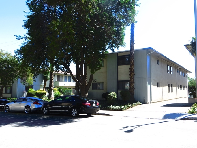 834-842 W El Repetto Dr in Monterey Park, CA - Building Photo