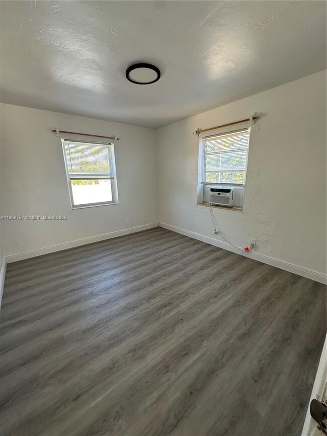 660 NE 87th St in Miami Shores, FL - Building Photo - Building Photo