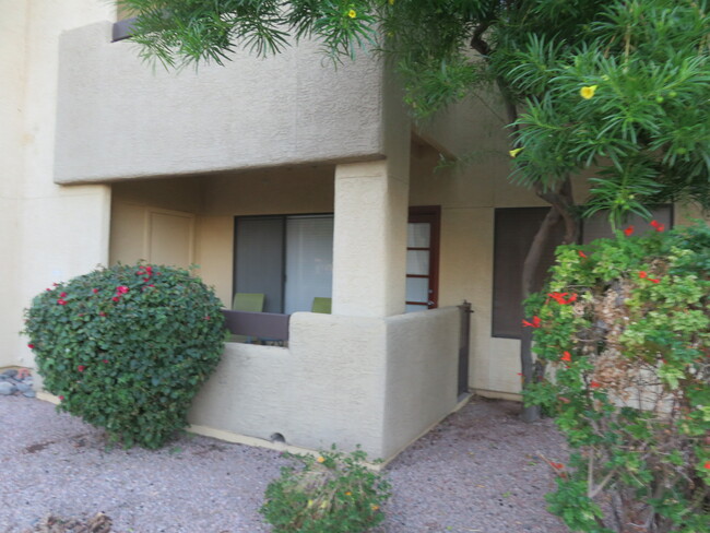 7008 E Gold Dust Ave, Unit 110 in Paradise Valley, AZ - Building Photo - Building Photo