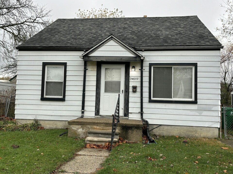 24833 Valley Ave in Eastpointe, MI - Building Photo