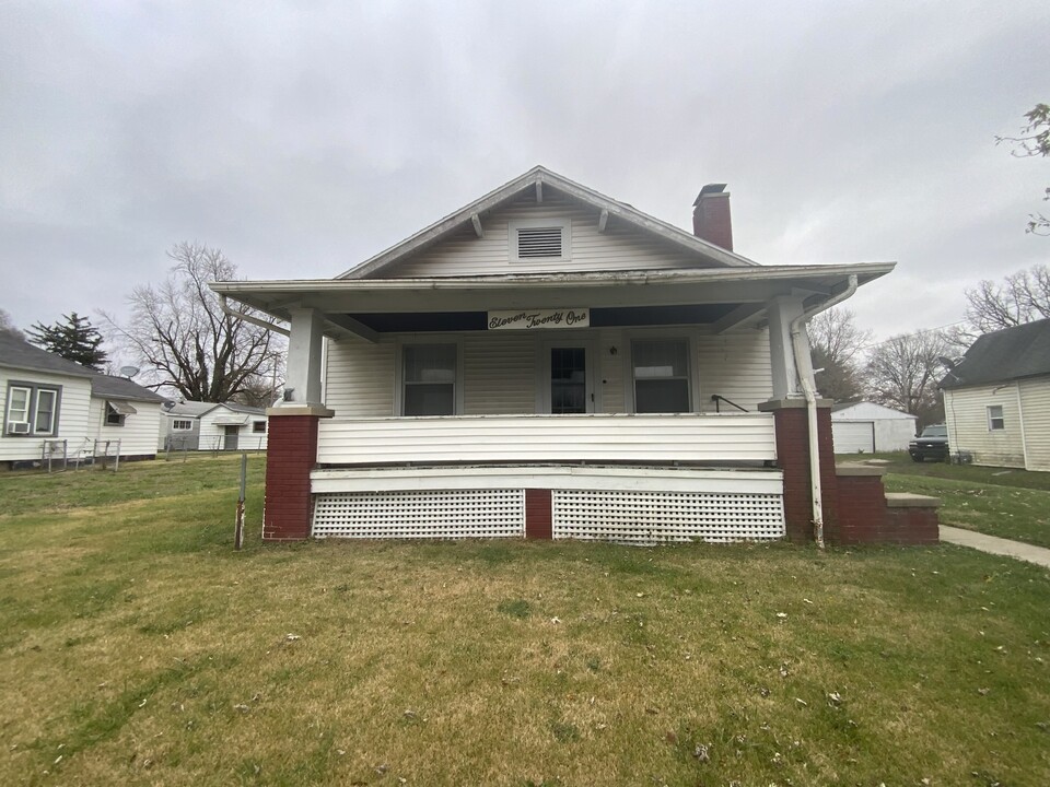 1121 N Bowman Ave in Danville, IL - Building Photo