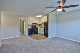 Ashbrook Village in Gastonia, NC - Foto de edificio - Building Photo
