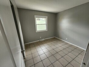 6448-6450 N 106th St in Milwaukee, WI - Foto de edificio - Building Photo
