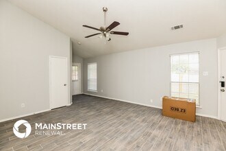 1104 Maplewood Ln in Crowley, TX - Foto de edificio - Building Photo