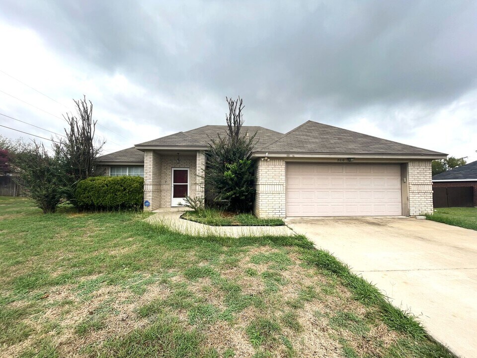 2010 Shadow Ridge Rd in Harker Heights, TX - Building Photo